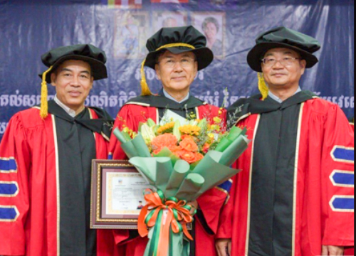 President CHOI Oe-chool received an honorary doctoral degree recognized by the Cambodian Government